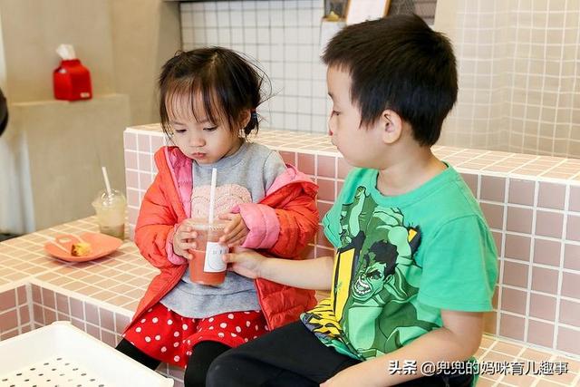 营养学家：2岁前尽量别让孩子吃这些食物，小心脾胃负担过重