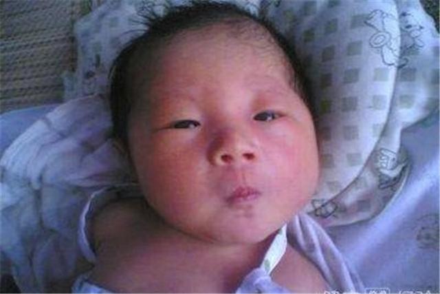 宝宝出生5个月，身体毛病不断，医生：千万别再让她带娃
