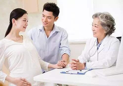 孕妈玩手机远离身体这几个部位，易让腹中胎儿不安，赶紧纠正
