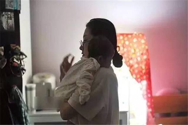 宝宝出生5个月，身体毛病不断，医生：千万别再让她带娃