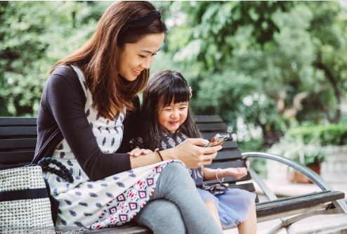 孩子把大象看成猪，妈妈以为是孩子的天真想象力，姑姑看出了实情