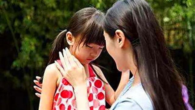 孩子害羞胆小，跟家长带孩子的方法有很大关系，想要解决并不难