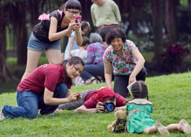孩子太“抠门”怎么办？威胁命令都不可行，只有这一招最管用