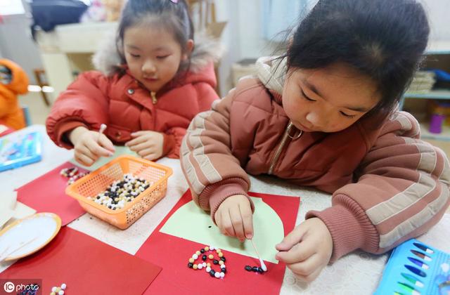 可以不上幼儿园直接进小学吗？晚一年上幼儿园，可能改变一生轨迹