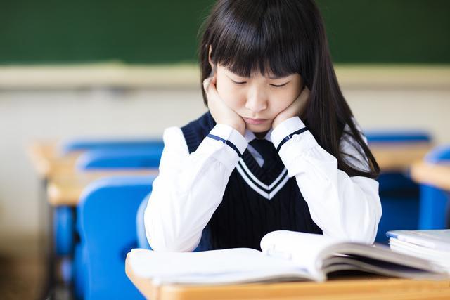 如何培养孩子的兴趣？放任自流的方法不可取，你需要适当激励孩子