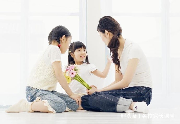 孩子爱插嘴怎么办？智慧父母用4个妙招，非常管用