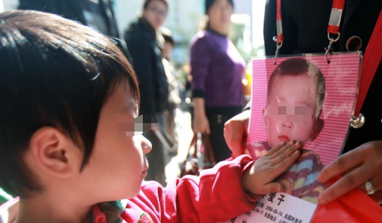 这3种人贩子惯用的“骗孩子套路”，很多孩子都上当，家长别忽视