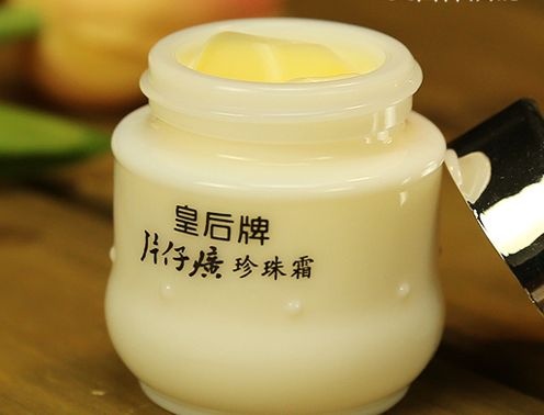 中国又一小“药膏”一夜走红, 睡前搽一搽, 跟眼纹说拜拜