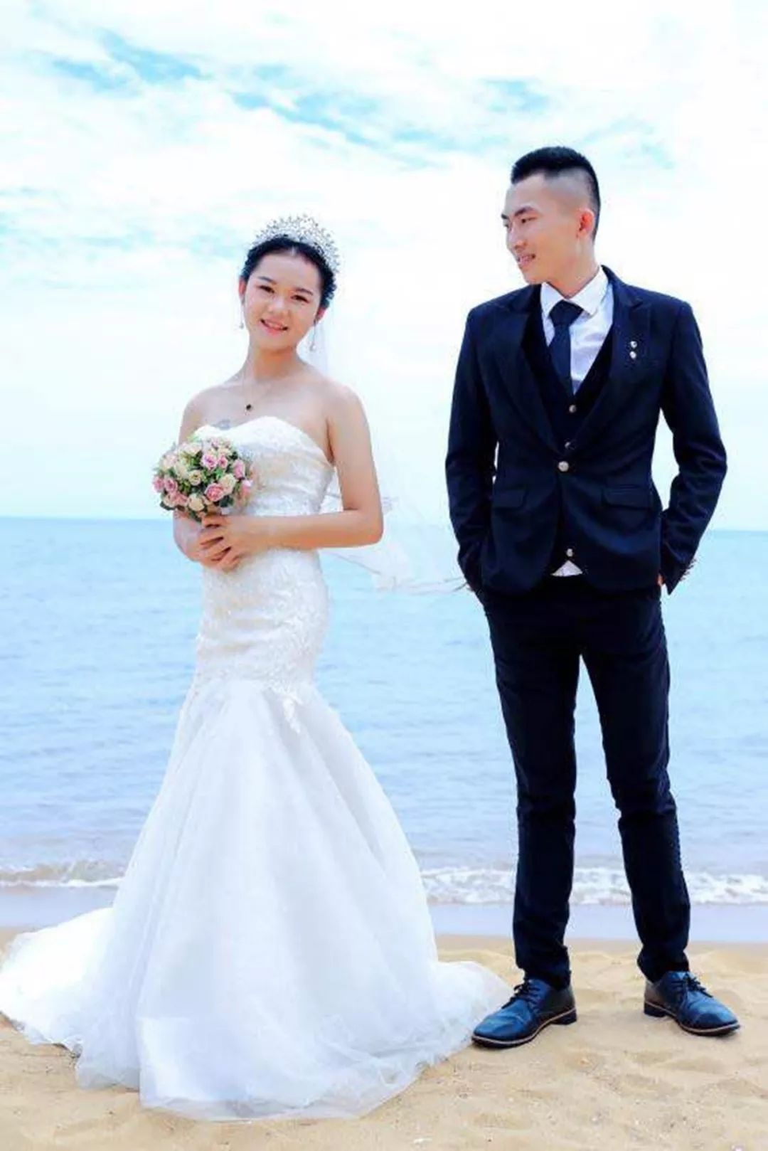 女孩15岁恋爱18岁生子，孩子出生三月患重病头大如球，她蒙了