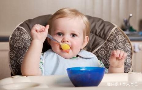 宝宝已经有一些不良的吃饭习惯，家长需要一段时间来帮他们