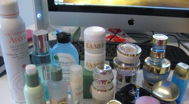 六年用了100瓶化妆品,脸跟打了激素一样