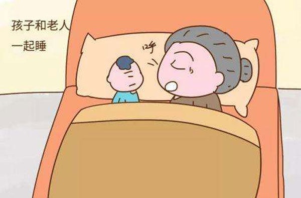 孩子跟妈妈睡还是老人睡，决定一生性格，很关键
