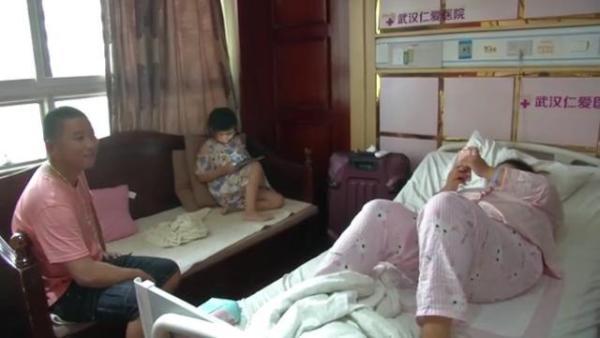 25岁210斤超胖孕妈 剖腹产下11.2斤巨大儿 医生：存在巨大风险