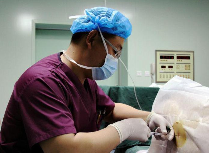剖腹产手术对孕妈来说到底有多疼？大夫说了实话，你能坚持几个？