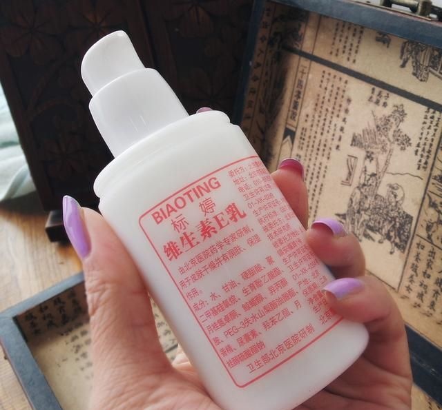 中国又一小“药膏”一夜走红, 睡前搽一搽, 跟眼纹说拜拜