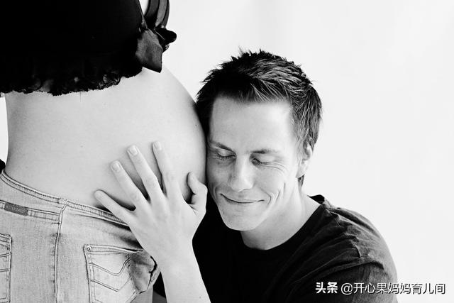 孕期准爸爸摸孕肚胎教，使胎儿&quot;花式绕颈&quot;，医生：没早产算幸运
