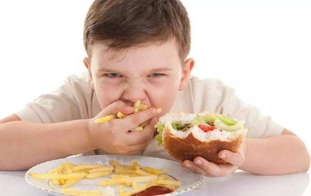 孩子体重超标，要及时减肥吗？影响孩子健康的3大危机，你知道吗