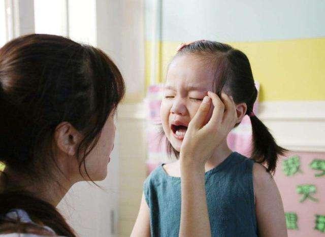 宝宝哭闹不愿意去幼儿园？高情商妈妈只用三招，孩子天天盼着去