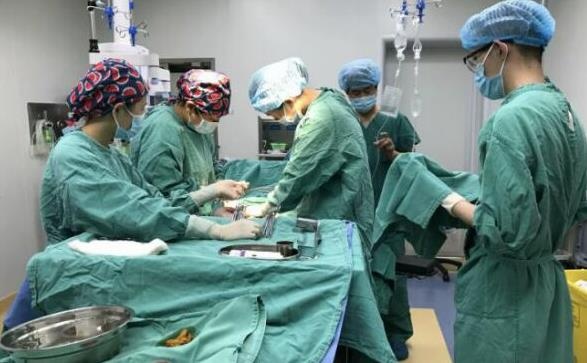 剖腹产后出现“粘连”的概率有多大？医生说出了实话，孕妈要注意