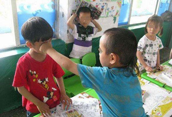 孩子总被欺负怎么办？聪明妈妈有妙招，教你这几种方法