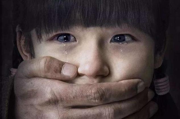 4岁女儿被陌生人抱走，两个小时后找到，父母差点认不出来
