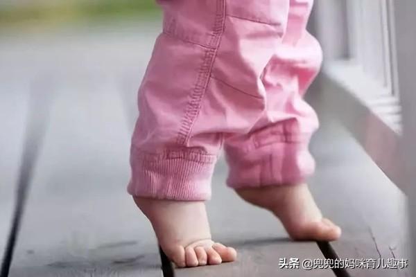 宝宝出现这些动作时，说明开始学走路了！家长抓紧训练，别错过