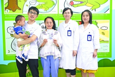 妈妈在医师节前夕送上暖心贺卡