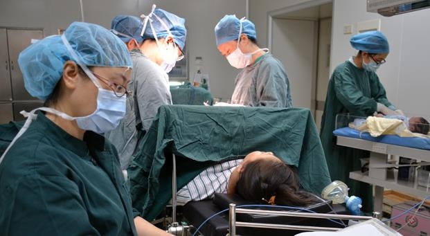 剖腹产后出现“粘连”的概率有多大？医生说出了实话，孕妈要注意