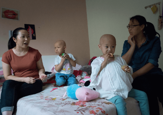 女童重病肚大如孕妇，医生“活不过三个月”，依然开朗坚强的活着
