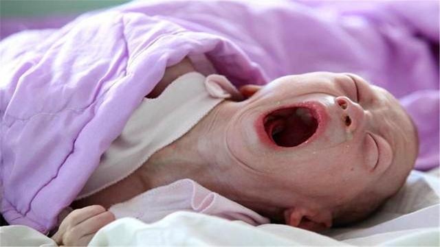 52岁高龄产妇不顾劝阻，执意冒险怀孕，如愿生下儿子，家人崩溃了
