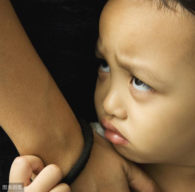 孩子爱发脾气？千万不要打骂，聪明的家长这样做