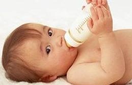 回归职场的宝妈，怎么母乳喂养？8个挤奶存奶技巧上班育儿两不误