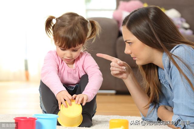 你以为只有体罚才能伤害孩子？这些冷暴力更伤人，父母赶紧停止