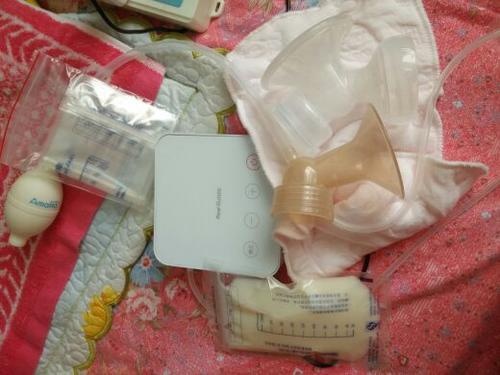 回归职场的宝妈，怎么母乳喂养？8个挤奶存奶技巧上班育儿两不误