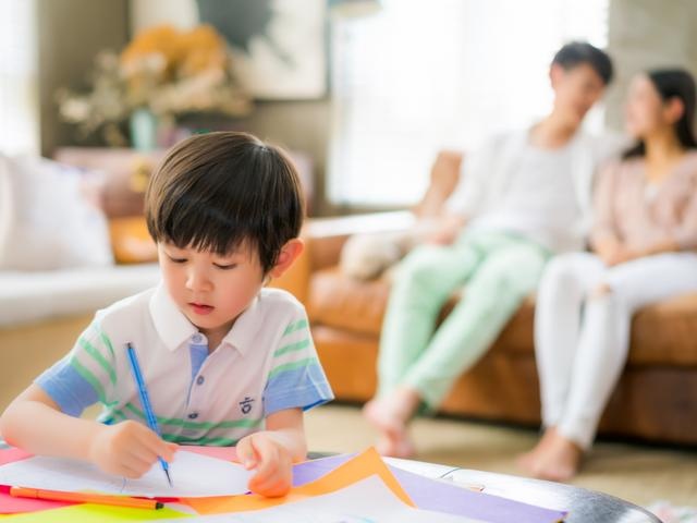 家有个这样的孩子真是太难了！别着急，或许他是天才