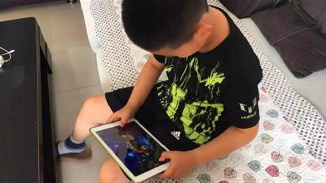 &quot;经常玩手机&quot;和&quot;很少玩手机&quot;的孩子，10年后，性格差别明显