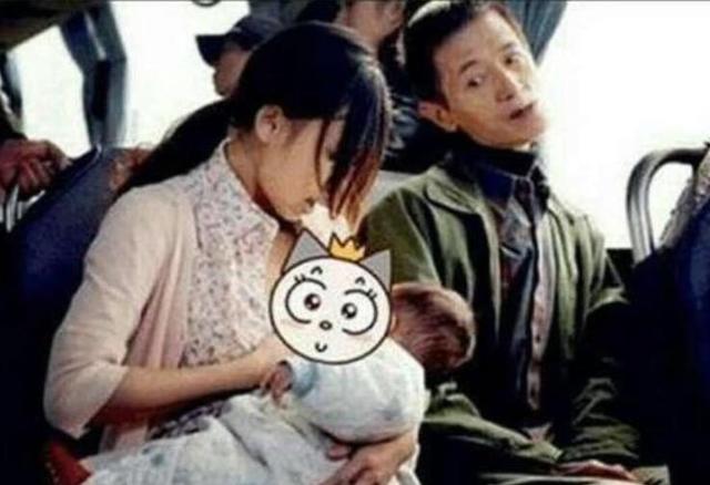 宝妈绿皮火车奶孩子，被乘客大骂“不要脸”，宝妈一席话怼的漂亮
