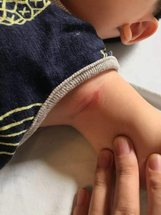 孩子洗澡时放着玩具，孩子却再也没有醒来，网友：赶紧丢了