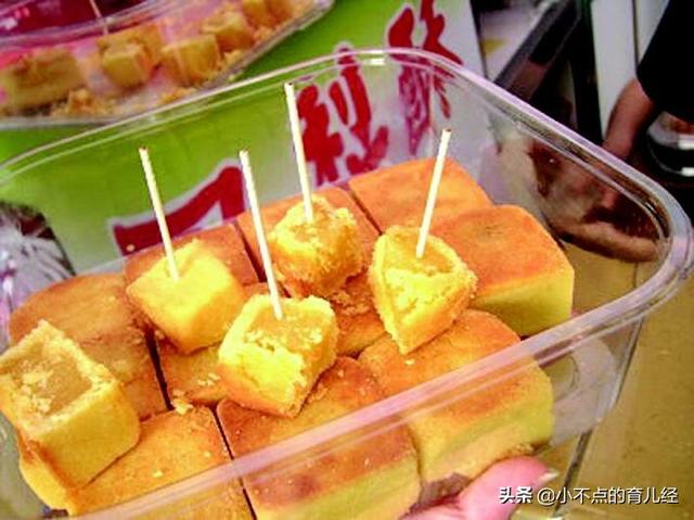 奶奶带娃逛超市，因为一个动作被人看不起，奶奶一句话令人深思