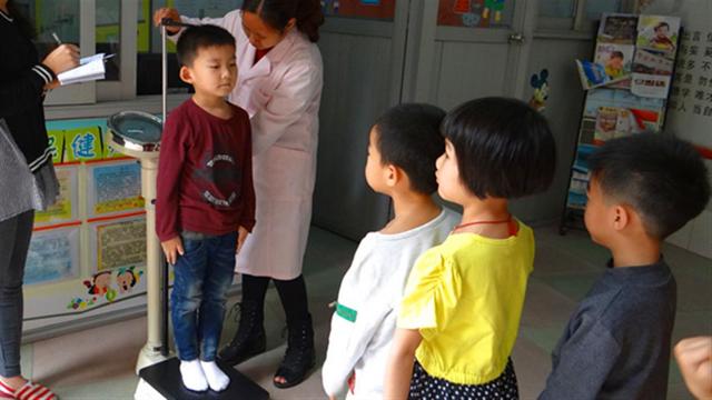 孩子身上有这5个特征，将来不愁长不高，现在矮点也没关系