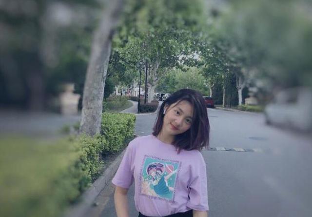 女儿已经12岁了，还会裸着在屋里来回跑，这方面的教育越早越好