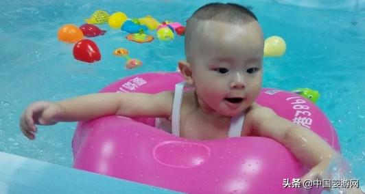 儿科医生眼中婴儿游泳的好处与注意事项，建议收藏