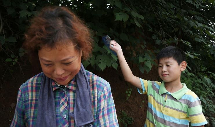 妈妈43岁生下我，“最大年龄差”母子，三位高龄妈妈经历让人心疼