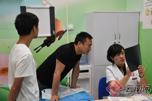关注孩子身高 昆明市妇幼保健院开展儿童矮身材义诊活动