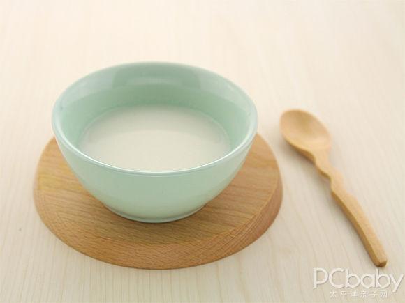 6-12月龄宝宝辅食如何喂养？及时调整辅食喂养方式很重要
