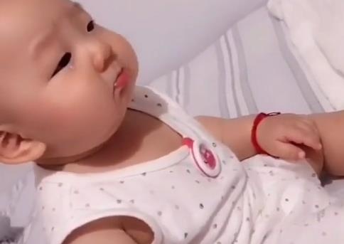 “不省心小姨”尽情嚯嚯娃走红，娃：五行缺个姨夫！