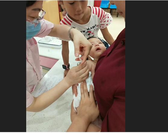 打针就打针，能不能让我把哈欠打完？孩子打疫苗这些事情要注意