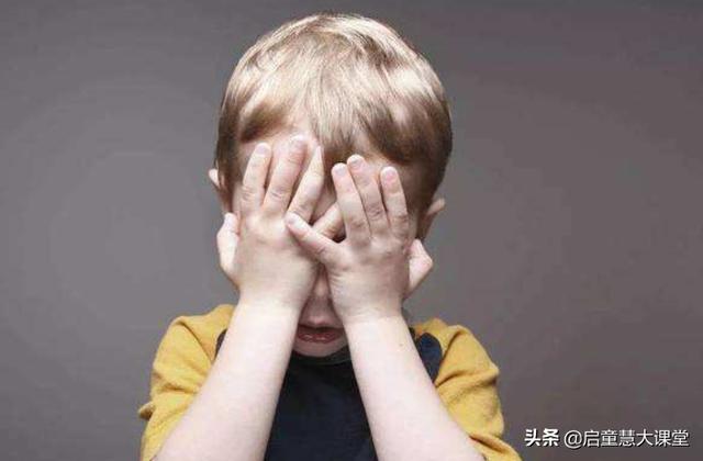 小朋友“自卑”不敢说话，3个原因导致，用3个方法解决