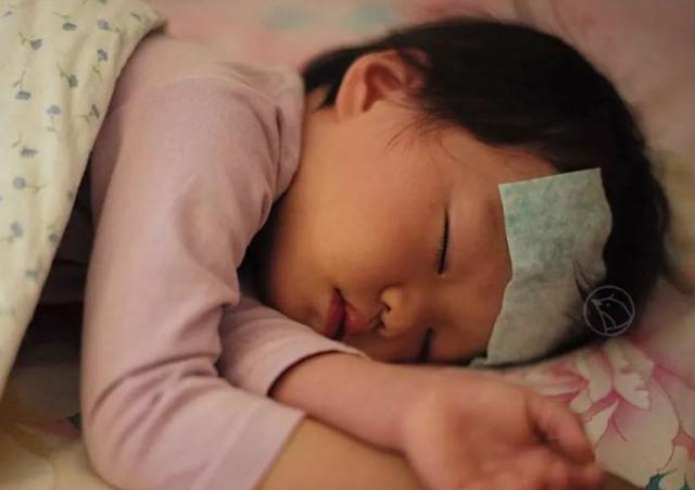 孩子发烧时，你还给孩子吃鸡蛋？这3种食物，可能会影响孩子退烧