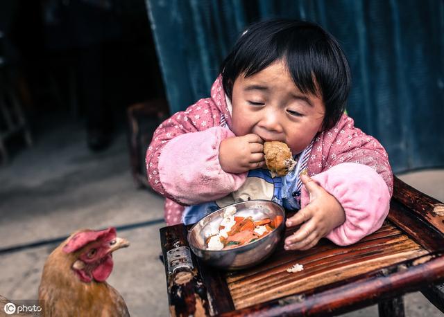 爱吃盐，口重，可能在婴幼儿时期形成！医生：要注意孩子这个行为